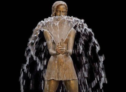 Polish Sculptor Makes Water Complete Her Bronze Fountain Sculptures