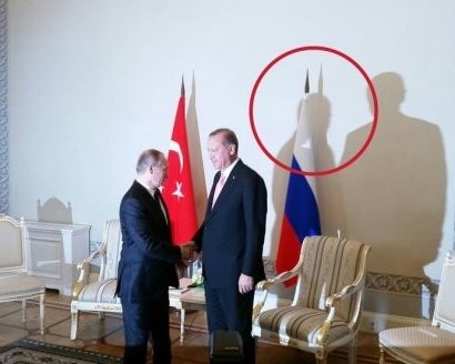 Эрдоган снова публично унизил Путина, опоздав на встречу.