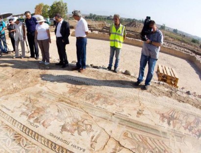 Unique mosaic depicting chariot race fully revealed
