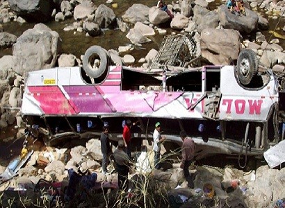 В Индии в результате падения автобуса с моста погибли восемь человек
