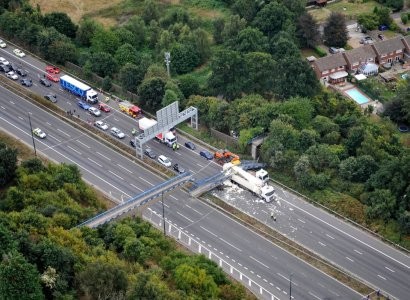 M20 closed after lorry crash causes footbridge collapse