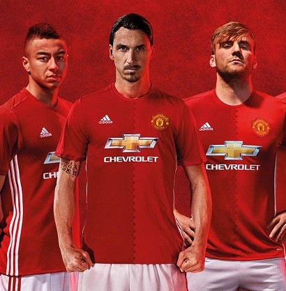 Manchester United bans players from swapping shirts in attempt to save money