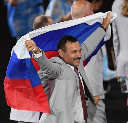 Belarusian Paralympic team carries Russian flag in support of banned athletes