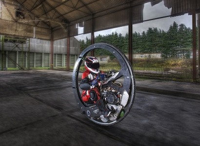 Fastest monowheel motorcycle speeds into Guinness World Records 2017 book