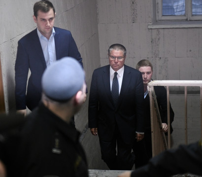 Главу Минэкономразвития Алексея Улюкаева отправили под домашний арест