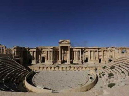 IŞİD Palmira'daki antik Roma tiyatrosunu yıkıyor