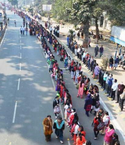 25mn people in India form human chain, in protest against alcohol