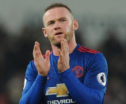 Wayne Rooney gets record 250th goal in sublime style at Stoke City