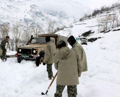 Afghanistan and Pakistan avalanches kill more than 100