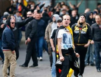 Футбольные фанаты устроили массовую драку в Берлине