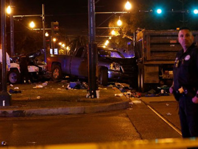 Автомобиль въехал в толпу в Новом Орлеане, более 20 человек пострадали
