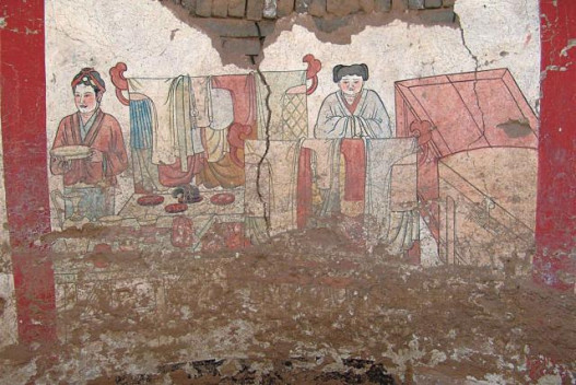 В Китае обнаружена круглая гробница с фресками