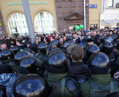 Евросоюз призвал немедленно отпустить задержанных в ходе акций в России
