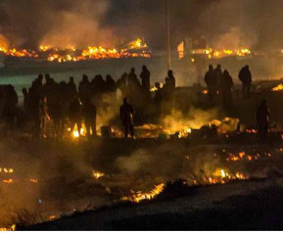 Huge fire destroys France's Grande-Synthe refugee camp