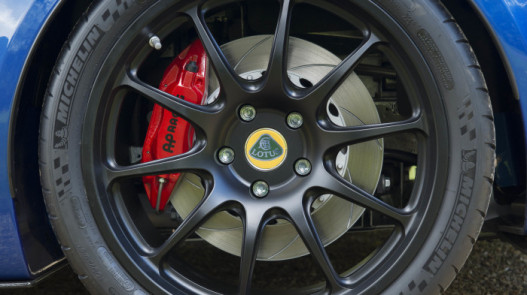 Lotus выпустил сверхлёгкий и супер аэродинамичный автомобиль на двоих