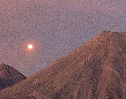 Over the volcano Colima appeared two UFOs