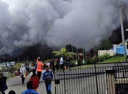 В Индонезии возле вулкана разбился вертолет