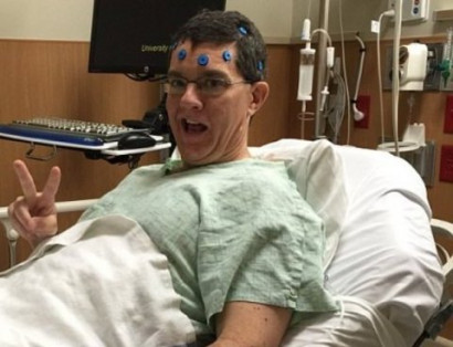 Father-of-two, 46, says he 'feels great' after having 98 TUMORS removed from his brain caused by melanoma
