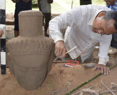 В Ангкор-Ват найдена 2-метровая статуя