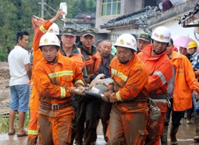 В результате землетрясения в Китае погибли пять человек. 100 туристов остались под завалами