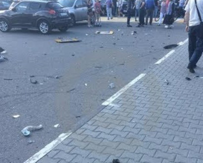 Появилось видео с места ДТП, где машина сбила 5 человек на тротуаре под Москвой