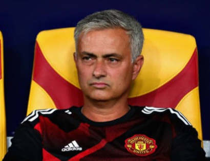 Jose Mourinho gives young Manchester United fan Super Cup runners up medal after defeat to Real Madrid
