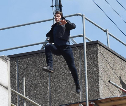 IT'S MISSION LIMBPOSSIBLETom Cruise ‘will need months to recover’ from broken bones after smash into a wall during failed action stunt