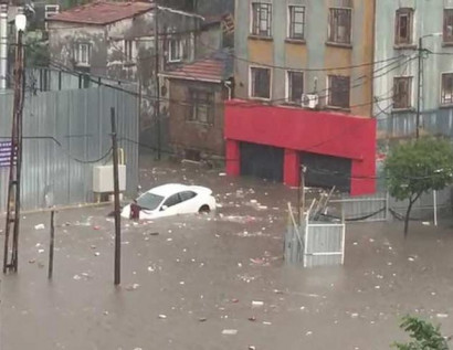 Հորդառատ անձրևների հետևանքով Ստամբուլը վերածվել է Վենետիկի