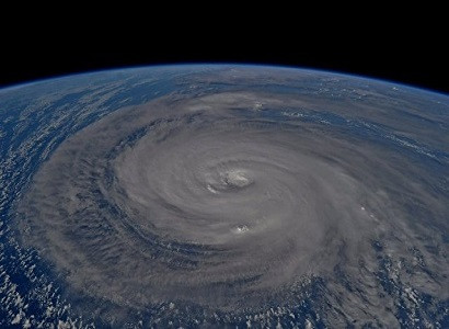 У берегов Окинавы бушует мощный тайфун "Талим"