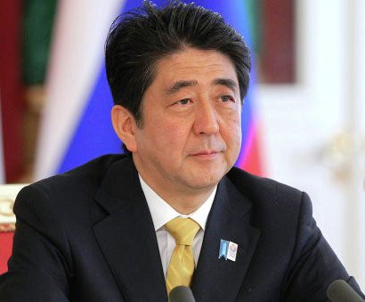 Премьер Японии распустил парламент из-за угрозы со стороны КНДР