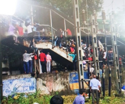 В Мумбаи жертвами давки у железнодорожной станции стали 15 человек