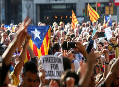 Assange: We are Witnessing the World's First Internet War in Catalonia