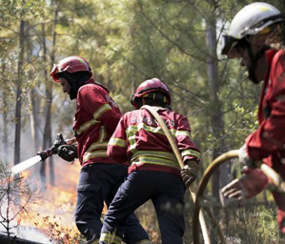 Число жертв лесных пожаров в Португалии возросло до 27