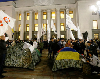 У майдана нет конца: в Киеве снова ставят палатки