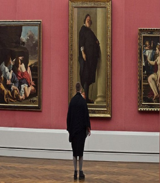 Photographer Spends Eternity Waiting For Museum Visitors To Match Artworks And The Result Is Worth The Wait