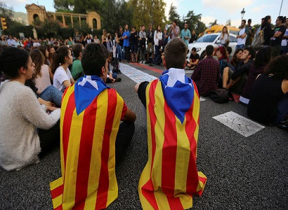 Catalans 'plan human shield' to block Madrid takeover