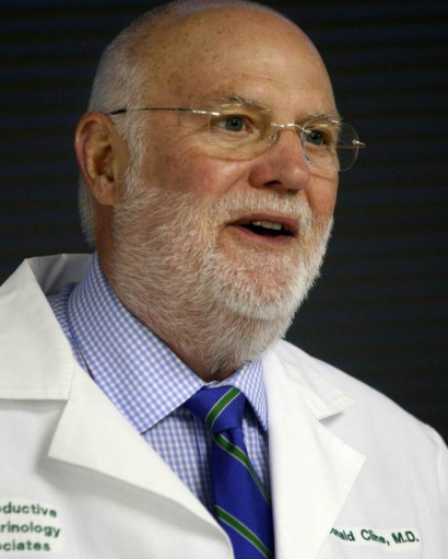 Fertility doctor who secretly used his sperm to impregnate dozens of women to plead guilty