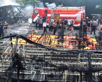 Dozens die in explosions at Indonesia fireworks factory