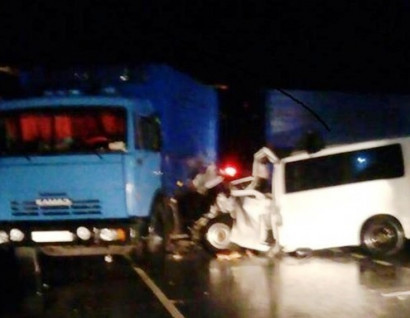 В России грузовик протаранил микроавтобус: пять жертв