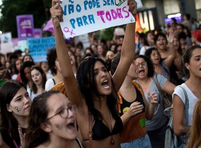 В Бразилии тысячи женщин вышли с протестом против полного запрета абортов