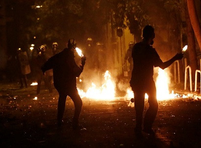 2 bystanders hurt in Greek clashes with police