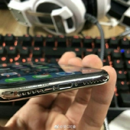 Пользователи iPhone X жалуются на слезающую краску