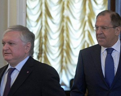 Главы МИД России и Армении проводят переговоры в Ереване
