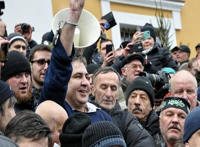 Саакашвили пришел под Раду