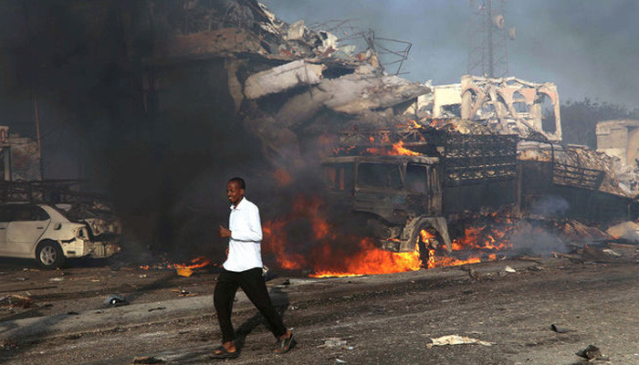 Число погибших полицейских при подрыве смертника в Сомали возросло до 13