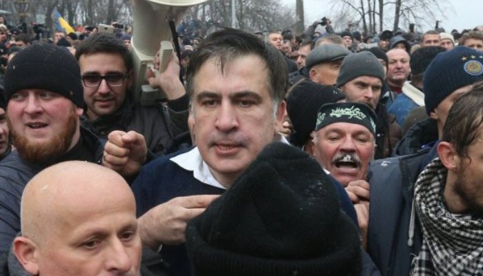 Сторонники Саакашвили штурмовали Октябрьский дворец в центре Киева
