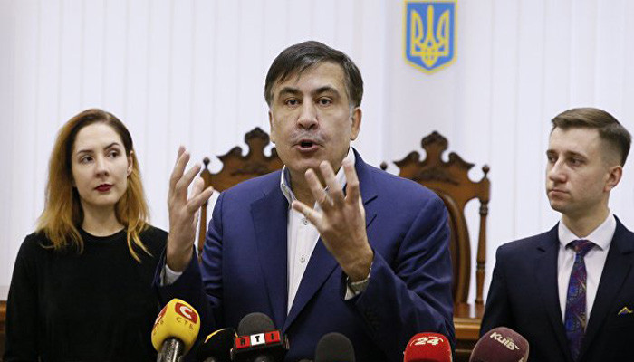 Сторонники Саакашвили устроили митинг у здания суда в Киеве