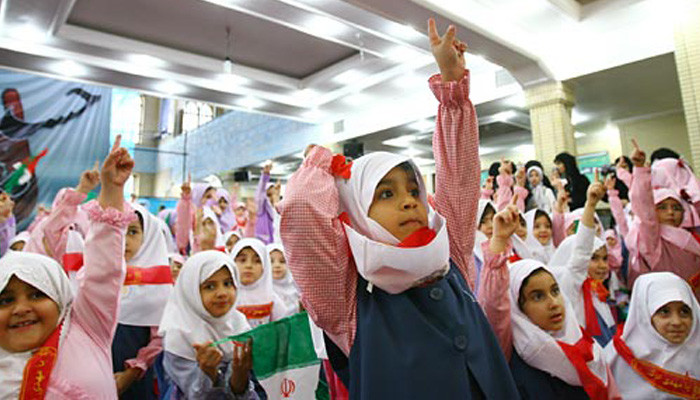 После беспорядков Иран запретил преподавание английского в начальных классах