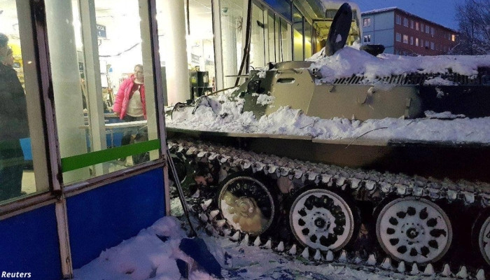 Russian man drives stolen tank into supermarket before running in to steal bottle of wine