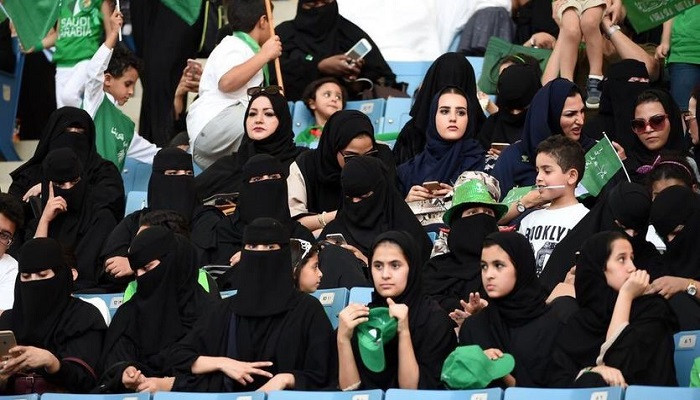 В Саудовской Аравии женщинам впервые разрешили посетить футбол на стадионе